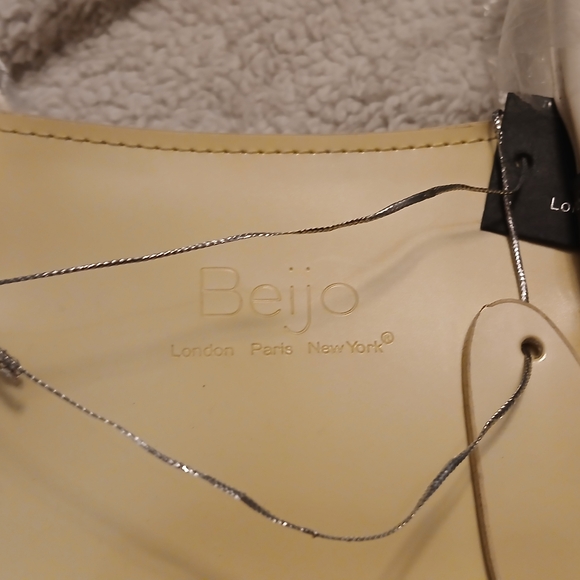 💛✨ Beijo Glossy Yellow Shoulder Bag | NWT | Statement Piece ✨💛 - Picture 4 of 7